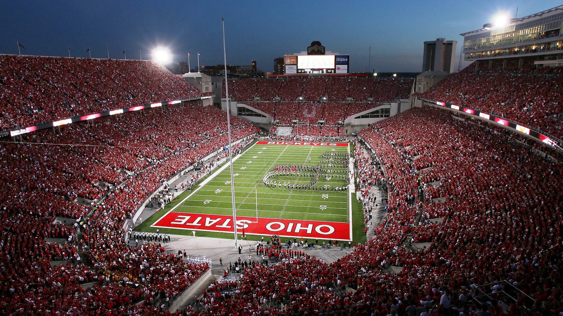 中国足球场地普及率提升公共足球资源持续优化，我国足球场数量